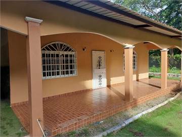 Casa en Venta con Amplio terreno de 1500 Mts2 Completamente cercada en Panama, Veracruz